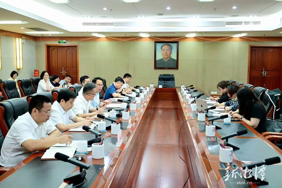 胡贺波与香港汇榕国际集团董事长张家静举行会谈