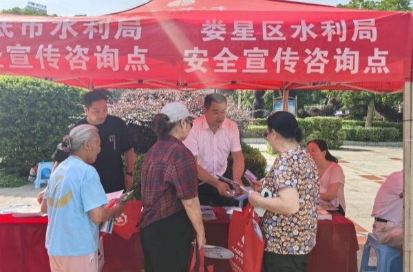 娄底市水利局扎实开展2025年“安全生产月”宣传咨询日活动