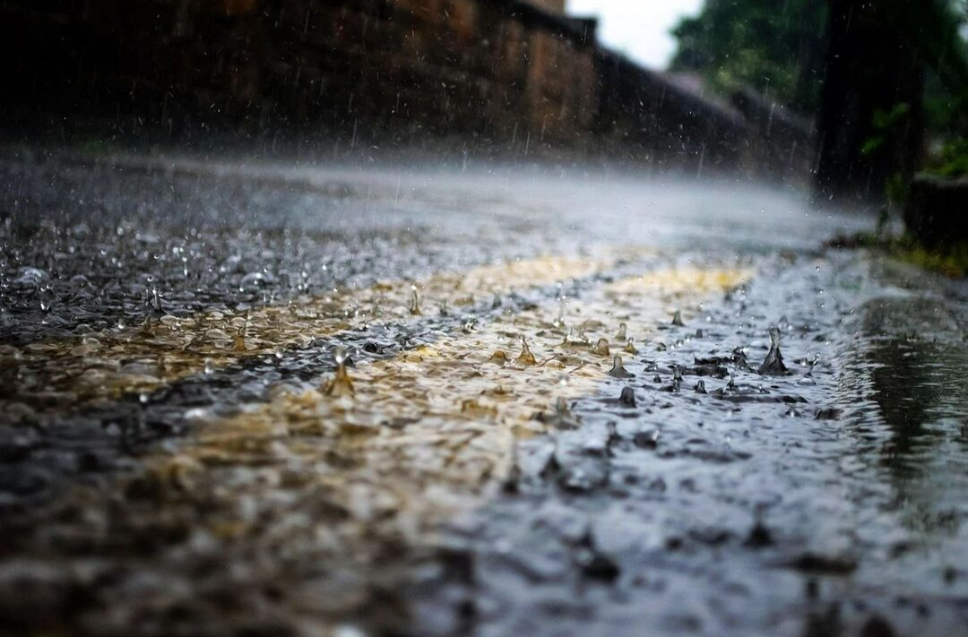 三预警齐发！今晚起湘北部分地区大到暴雨 局地大暴雨