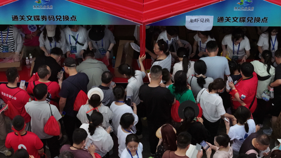 “比Labubu都难抢！”外省球迷正涌入苏超赛场