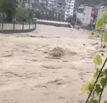 湖南北部等6省区局地有特大暴雨 发生城市内涝如何应对→