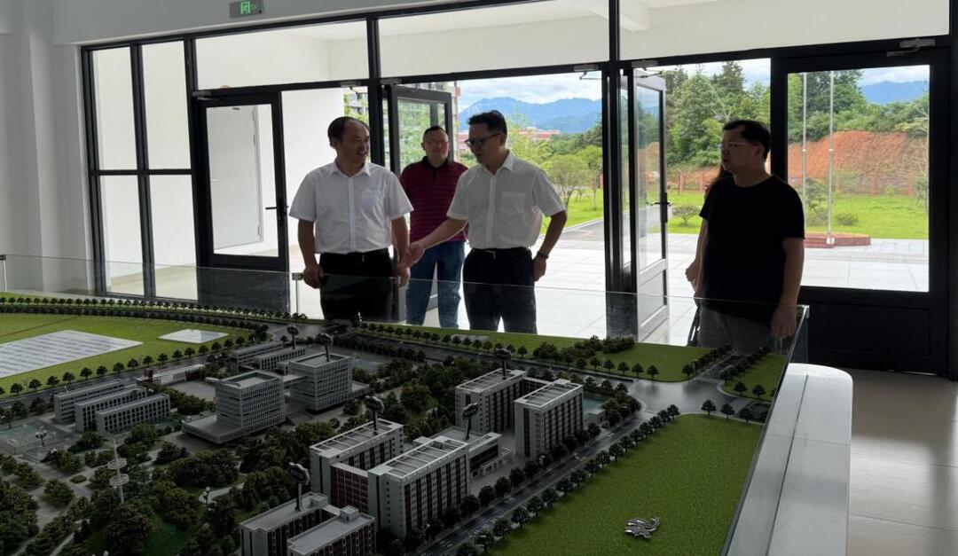 懷化市政協(xié)赴中方縣調(diào)研職業(yè)教育