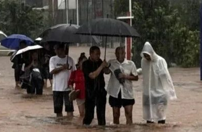 迎“汛”出击！暴雨中的坚守与担当