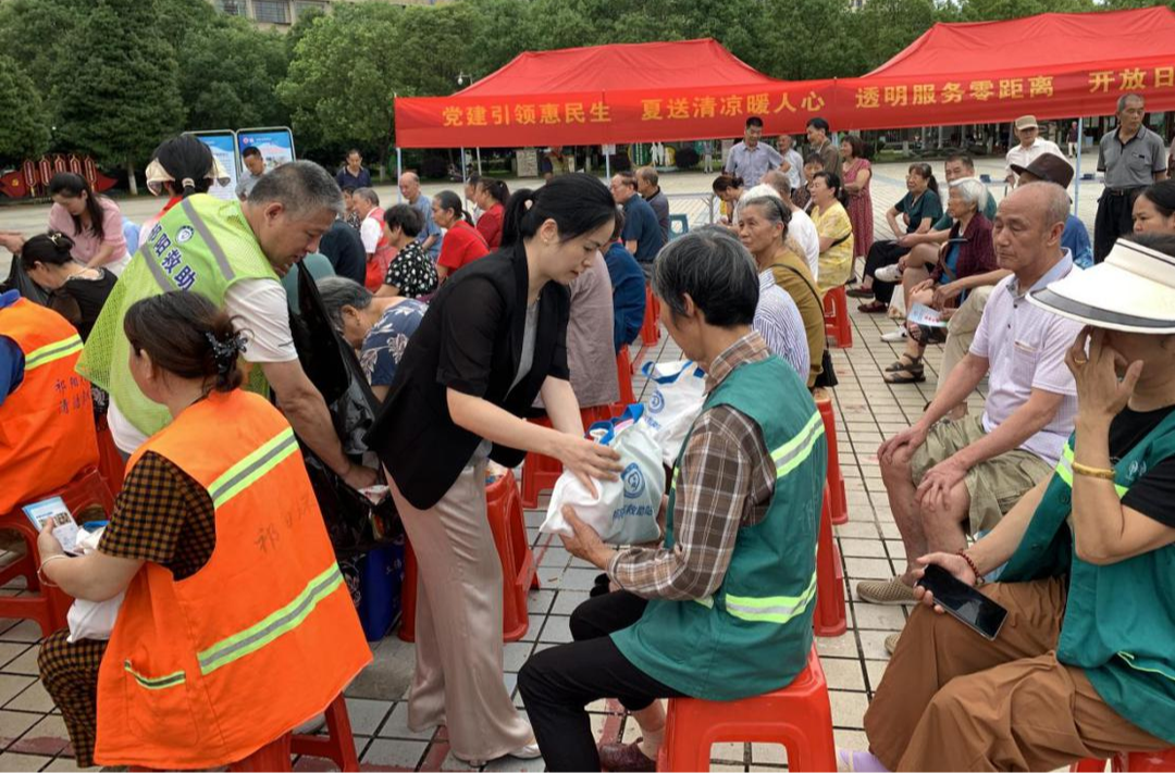 祁陽市舉行救助管理機構“開放日”活動暨“夏季送清涼”專項救助行動啟動儀式