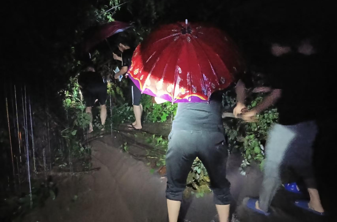 第一视角丨雨夜抢险