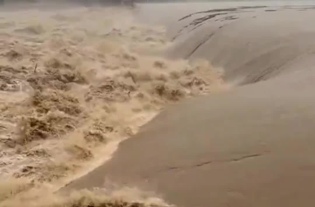 致灾风险极高 湖南张家界发布暴雨红色预警