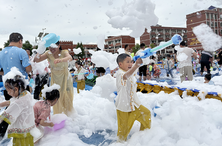 水潤童心  樂享夏日