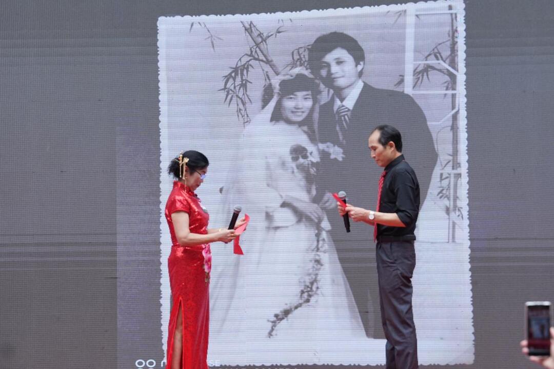 婚庆学子给老人办婚礼当毕业答辩，这场集体婚礼超暖心！