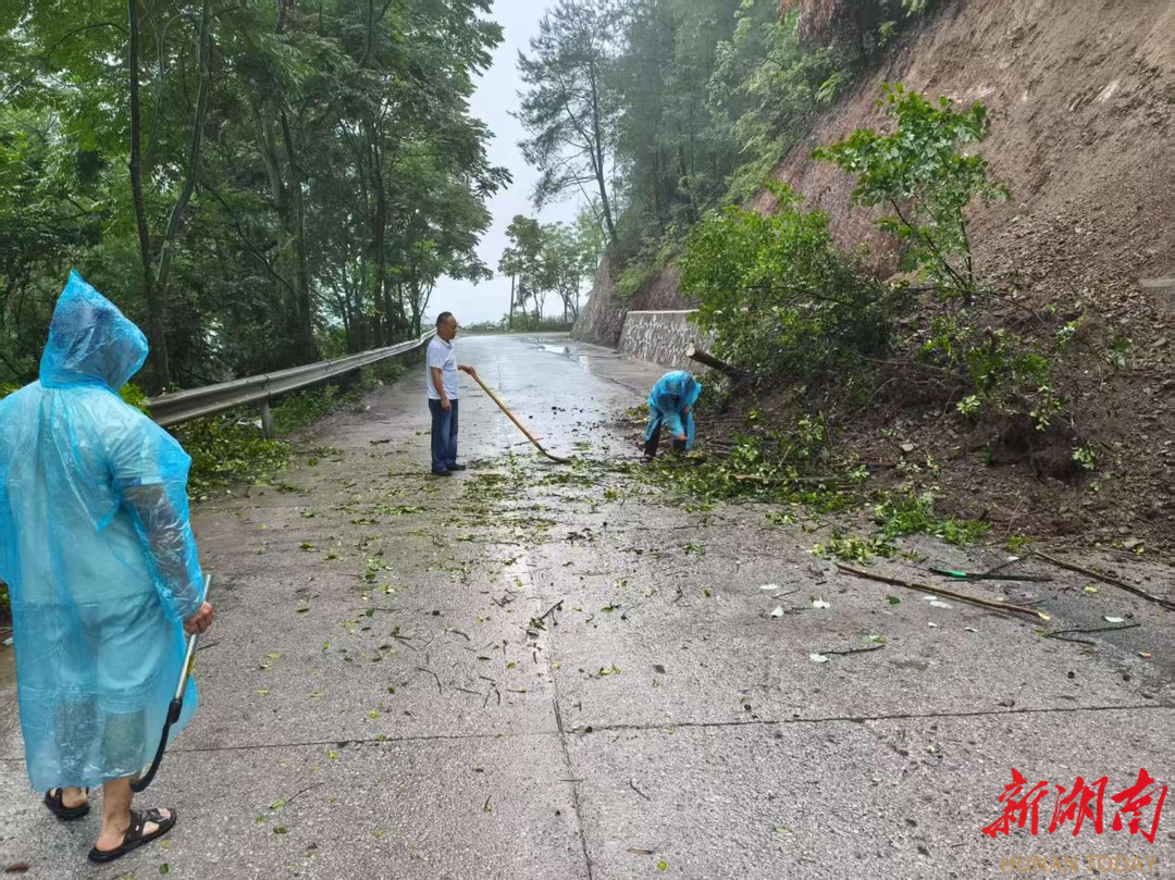 永順縣永茂鎮(zhèn)汛期搶通趕考路