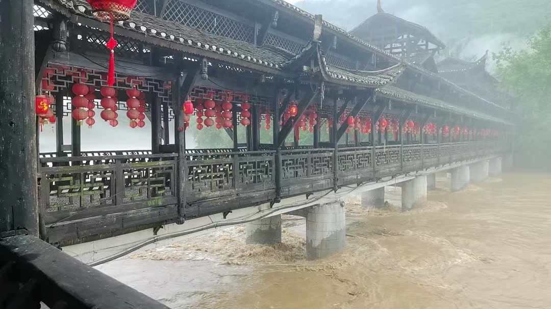 龙山县惹巴拉景区多措并举应对强降雨 全力筑牢汛期安全防线