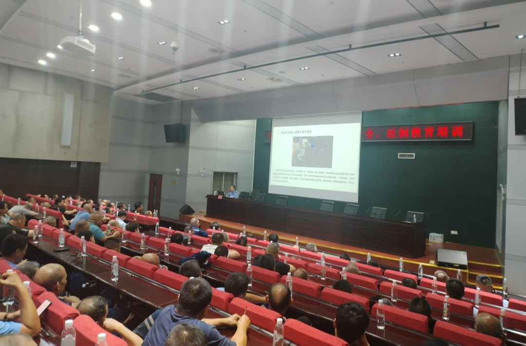 娄底市公安局交警支队直属二大队联合多部门共筑物流安全网