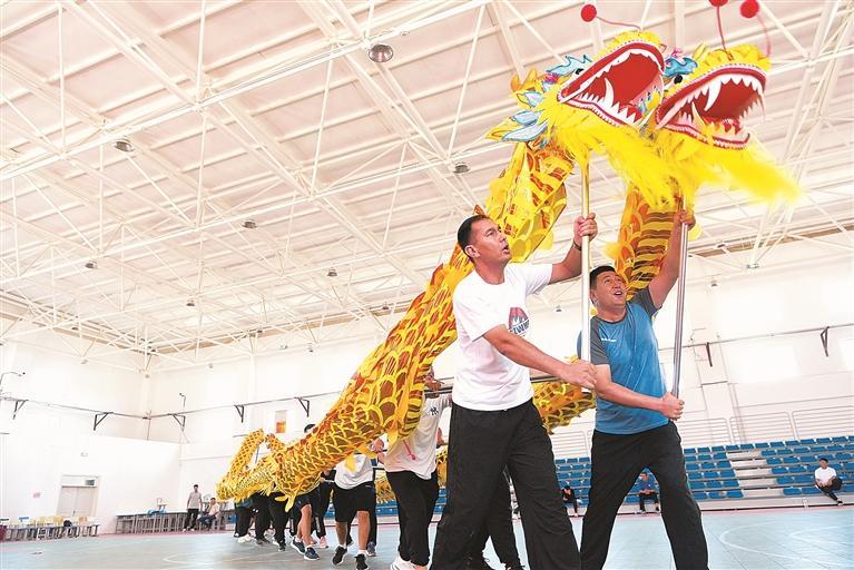 视觉丨湘南学院体育学院的师生团队为托克逊体育教师进行舞龙舞狮专业培训