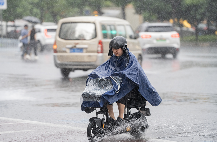 暴雨襲湘