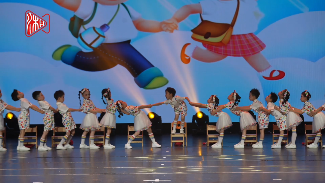 看，這是“小孩主意”繪就的畢業(yè)交響畫卷！
