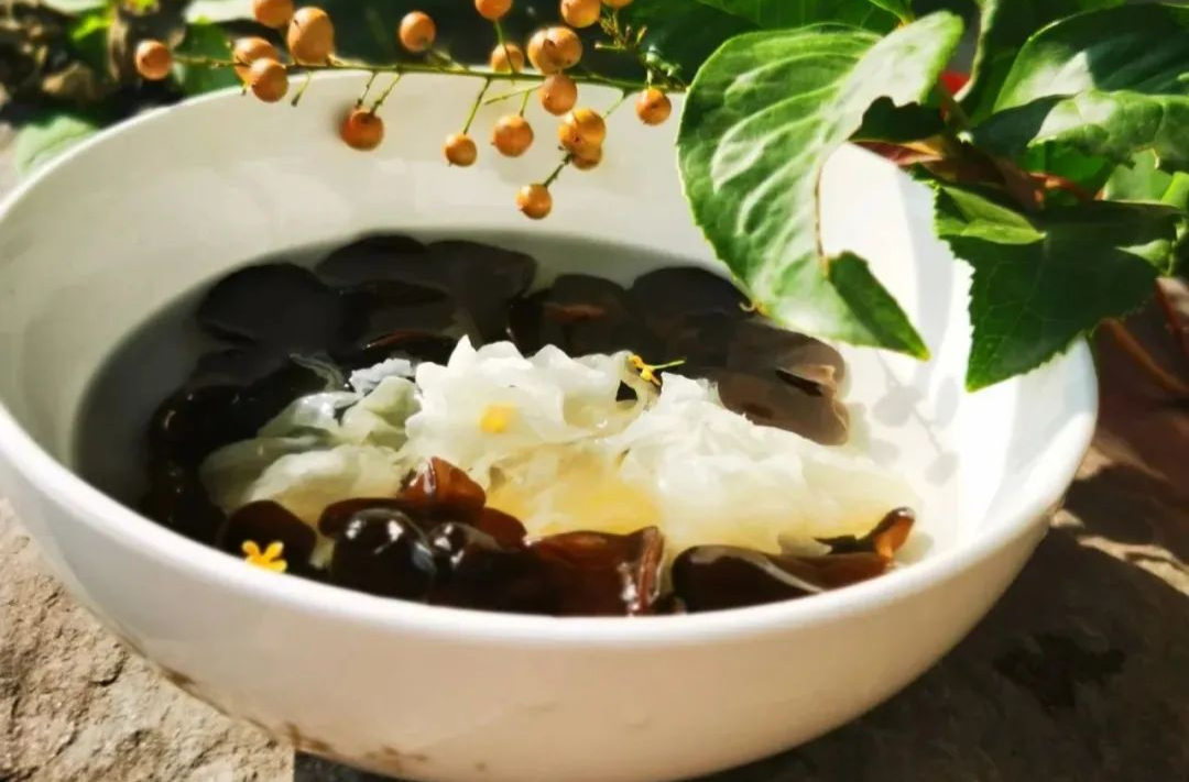 1毫克即可致命！无特效药！一盘凉拌菜让她全身“换血”……