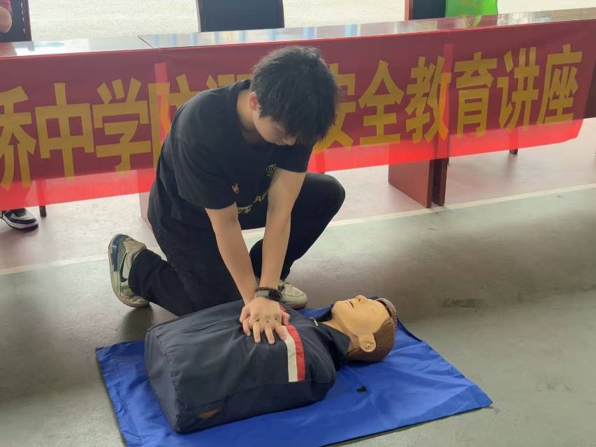 宁乡一中偕乐桥中学开展防溺水安全教育讲座