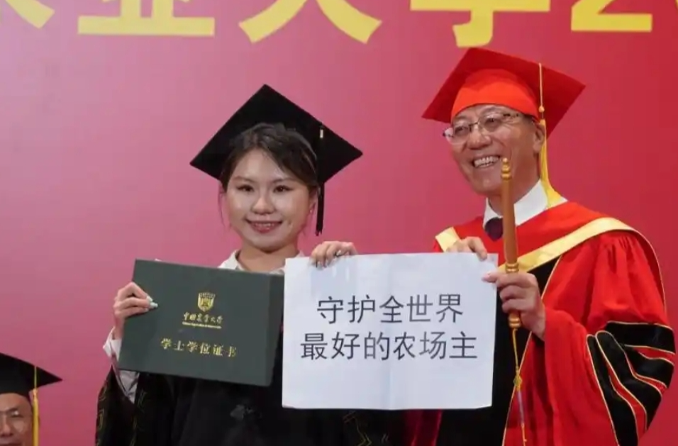 青年说丨63岁农大校长“拨穗”14小时，是生动的“最后一课”
