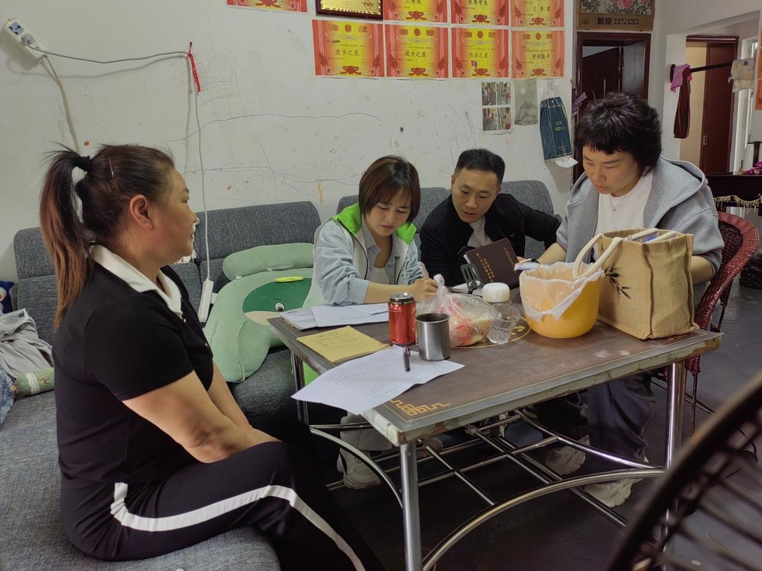 “铁脚板+大数据”！平江县精准救助暖民心