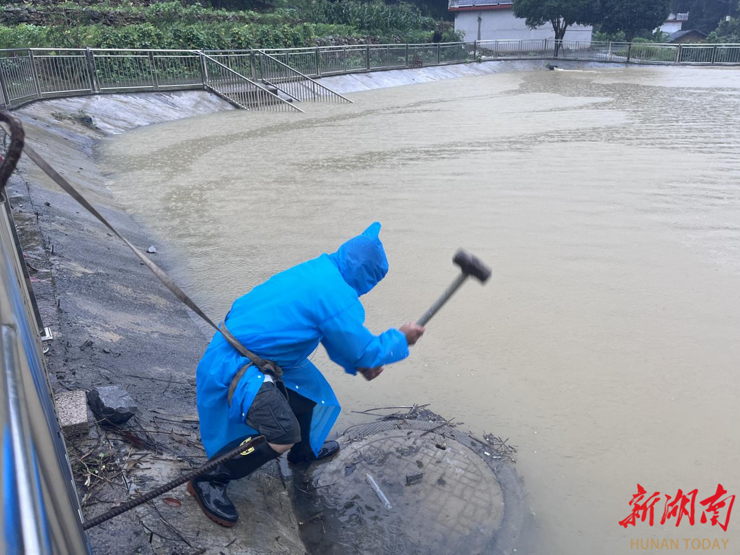 闻“汛”而动丨通津铺镇长峪铺村：暴雨中的“红色堤坝”
