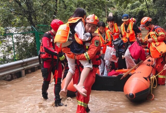 紧急避险转移超11万人 澧水沅水双线作战