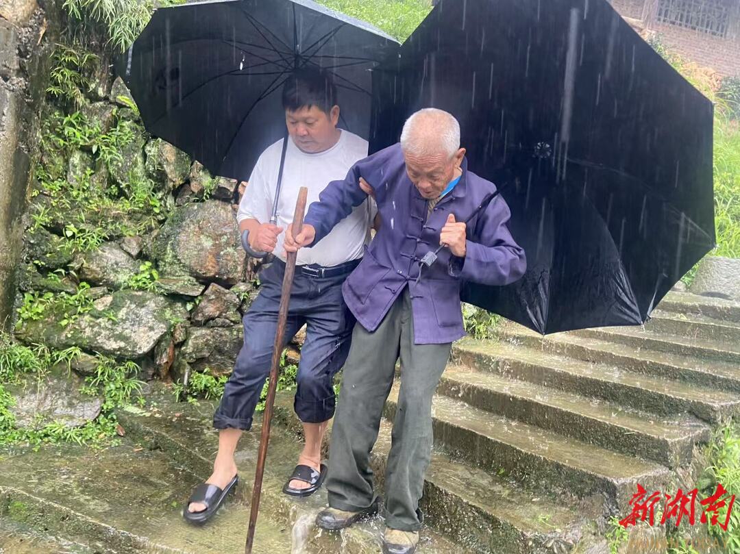 图集｜通道牙屯堡镇闻“汛”而动，争分夺秒抗洪抢险