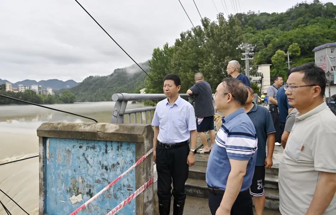 闻“汛”而动丨王洪斌赴桑植县调研督导防汛抗灾工作