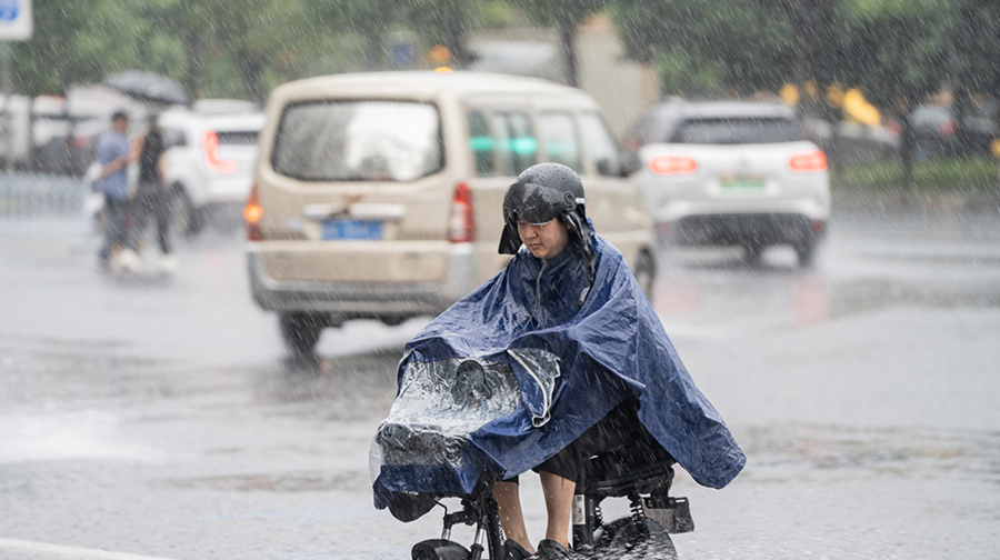 暴雨袭湘