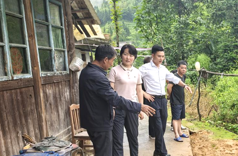 奉家镇：干群齐心防汛