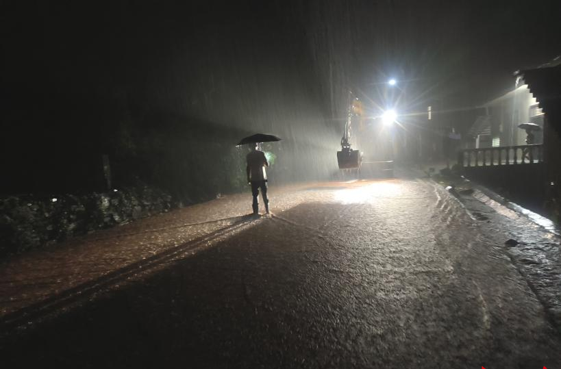 闻“汛”而动丨暴雨如注，逆光而行——通津铺镇二吾台村防汛工作纪实