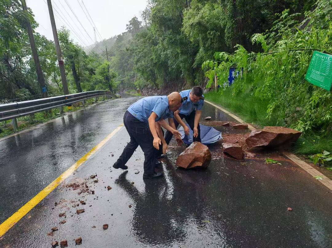 沅陵：全力应对汛情 保障群众出行安全
