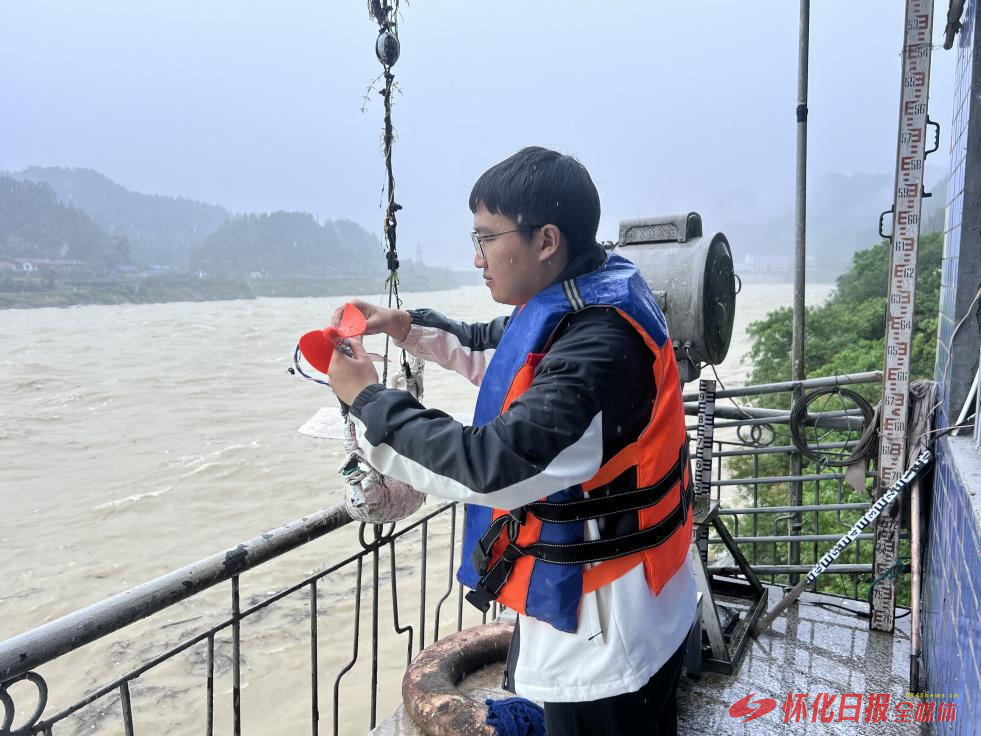 怀化各级各部门全力迎战强降雨