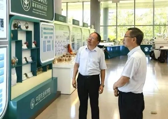 陈恢清率队赴海南学习考察