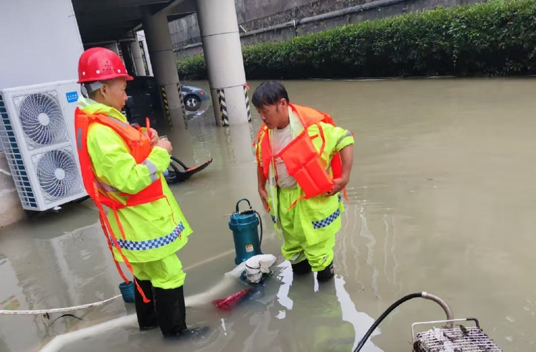 湖南全力抢修疏涝 筑牢城市安全防线
