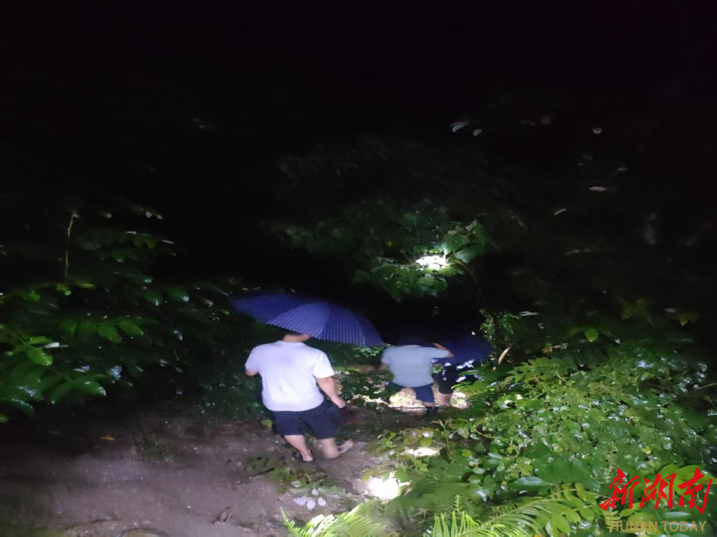绥宁关峡苗族乡：暴雨中坚守 干群同心护“苗乡”