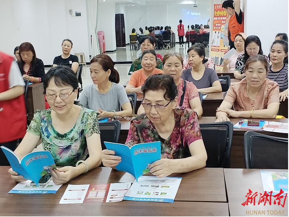 長沙木蓮社區(qū)：開展“健康人生 綠色無毒”禁毒宣傳活動