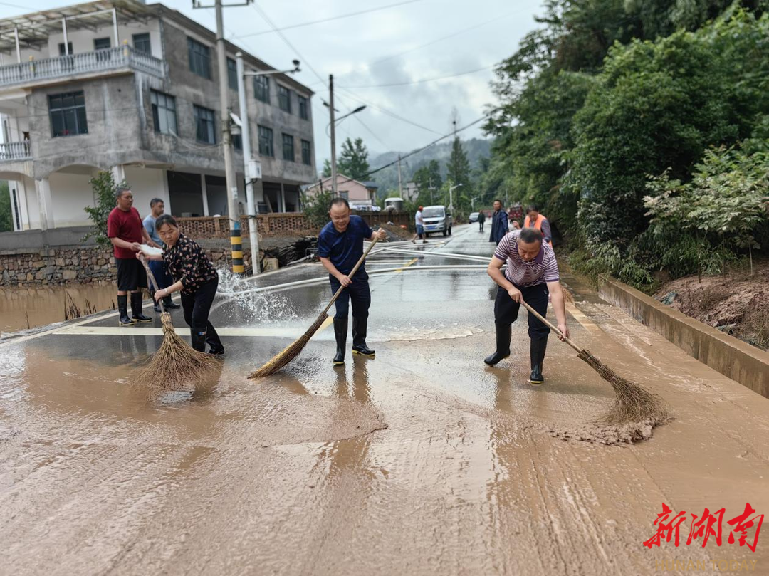 闻“汛”而动丨“要在救灾复产重建一线勇当先锋”