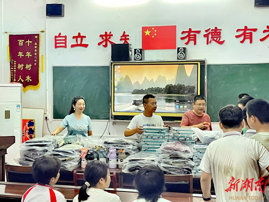 永定區(qū)開展關(guān)愛困境留守兒童主題活動