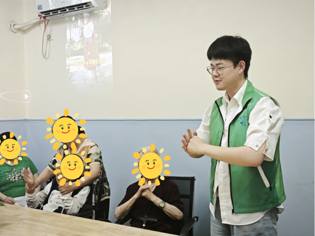 长沙民政职院民社学院农村社工协会宁养志愿服务队开展“学手部操法，护银龄活力”主题活动