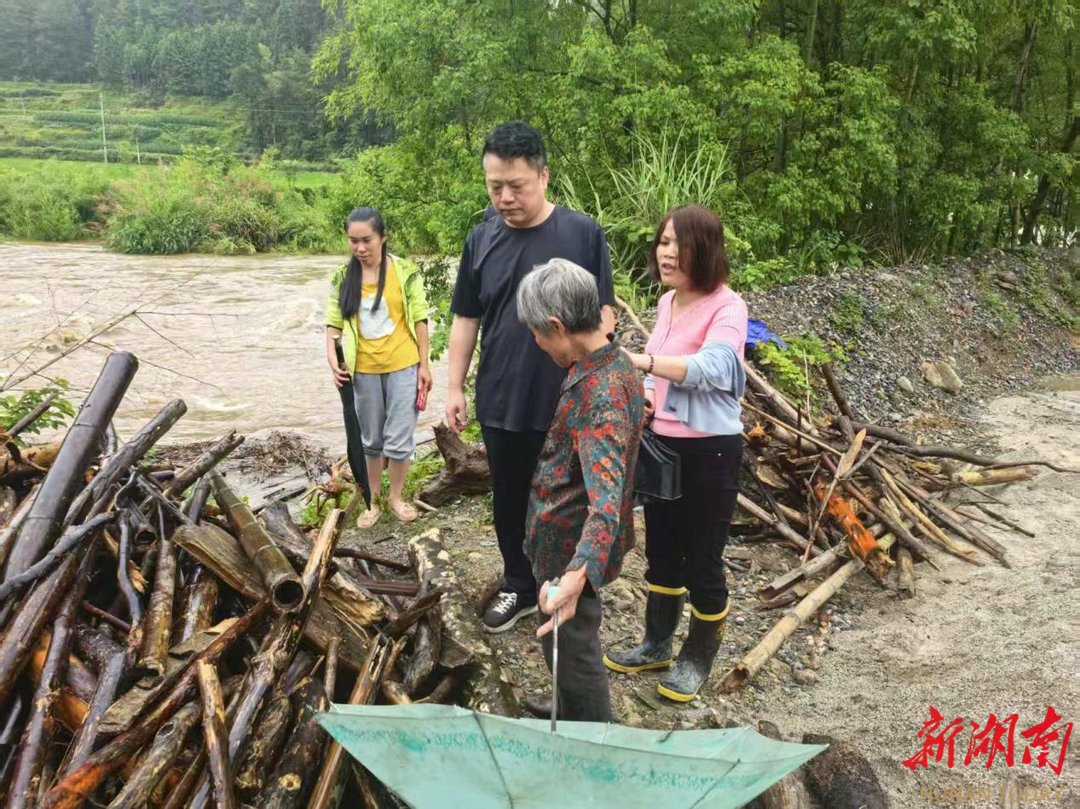 回柴湾里凶险多，及时劝阻保平安