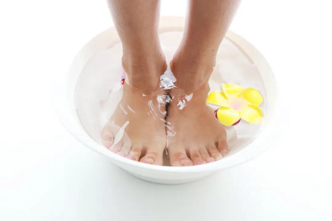 夏天泡腳，和冬天泡有什么不一樣？