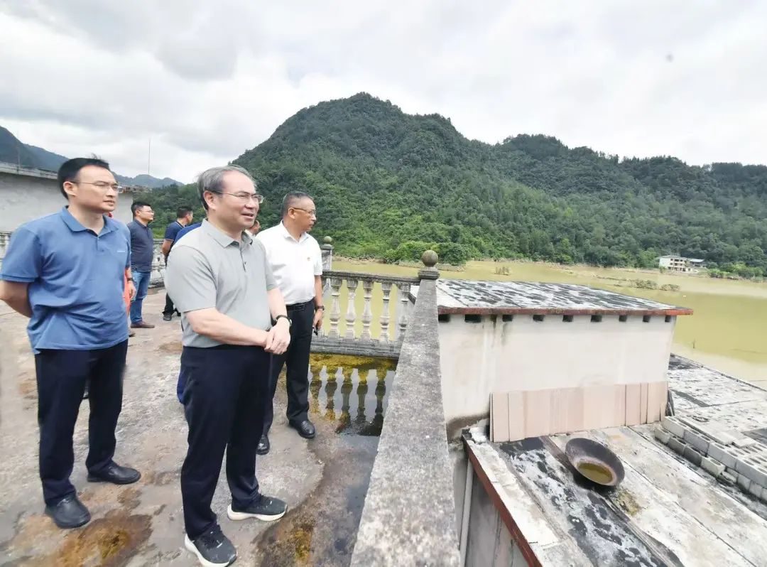 刘革安赴桑植督导防汛救灾并慰问受灾群众