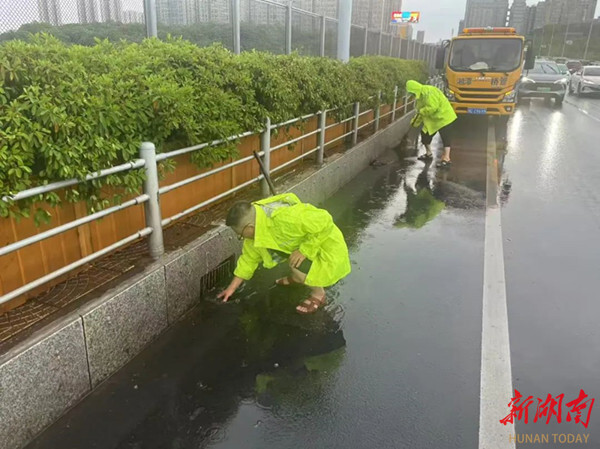 暴雨来袭! 湘潭城管科学应对