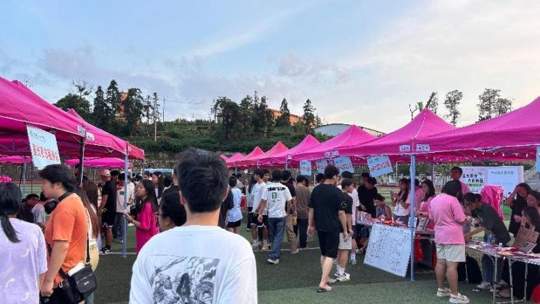 湖南水电职院：星光夜市点亮青春“循环经济”，闲置物品传递学子情谊