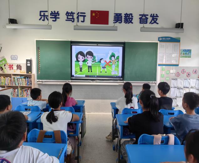 理論實操雙管齊下，長沙市開福區(qū)清水塘綠地小學(xué)筑牢校園應(yīng)急 “安全網(wǎng)”