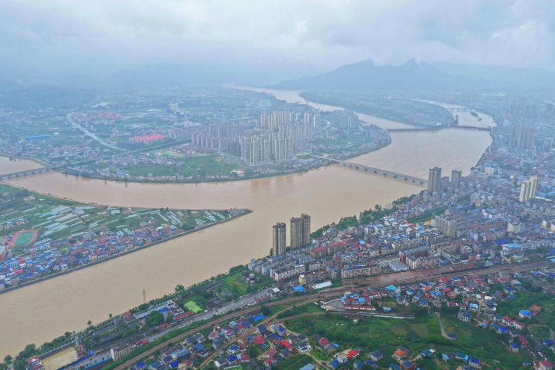 闻“汛”而动丨风雨同舟 共护安澜——慈利县迎战“6·18”特大暴雨工作综述
