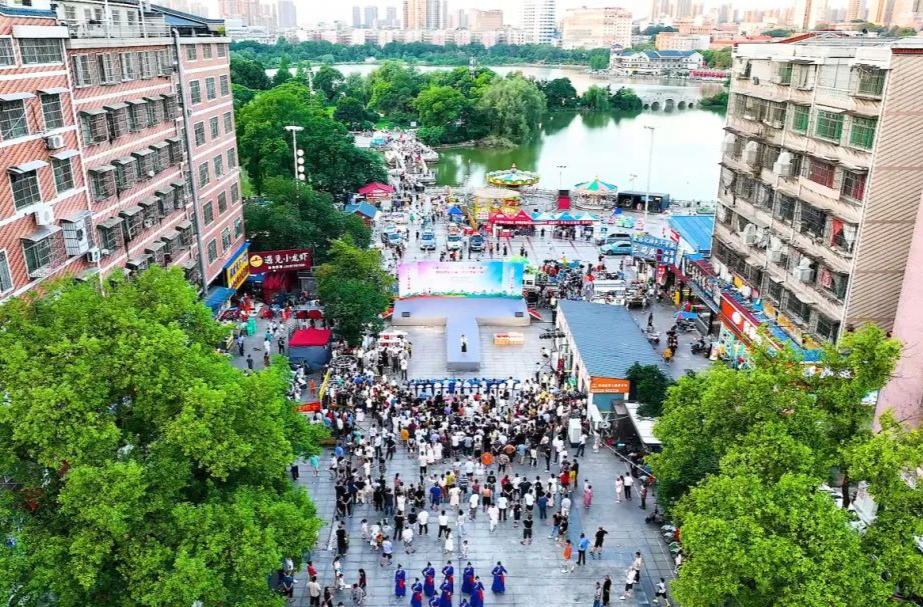 三十多年的“散户区”如何涅槃重生？荷塘区对合泰、富家垅等服装生产加工零售片区的系统治理有一套@湖南日报要闻头条