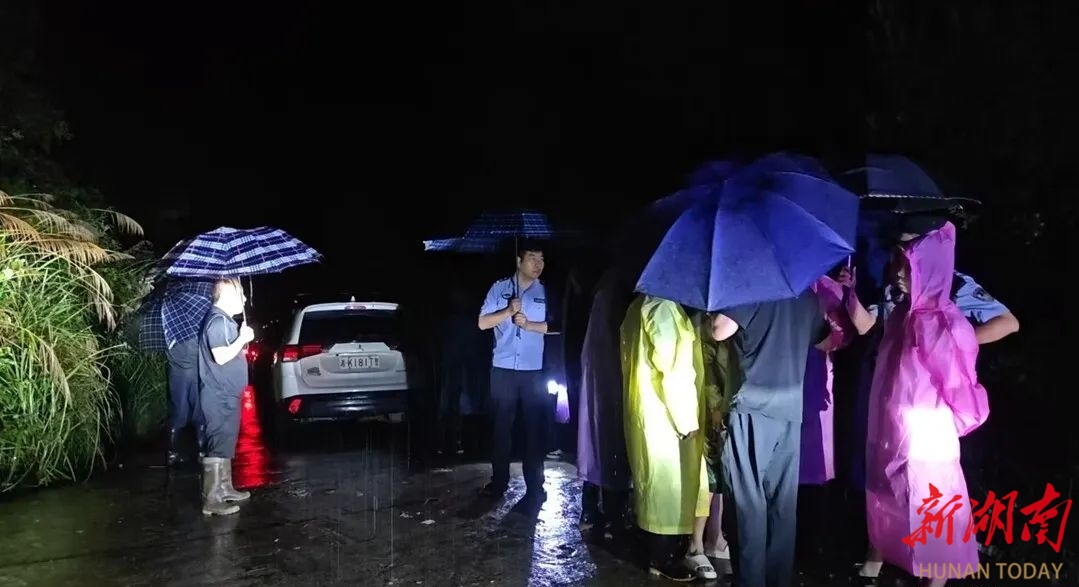 “一定要找到他！”——游家镇警民31小时暴雨搜救纪实