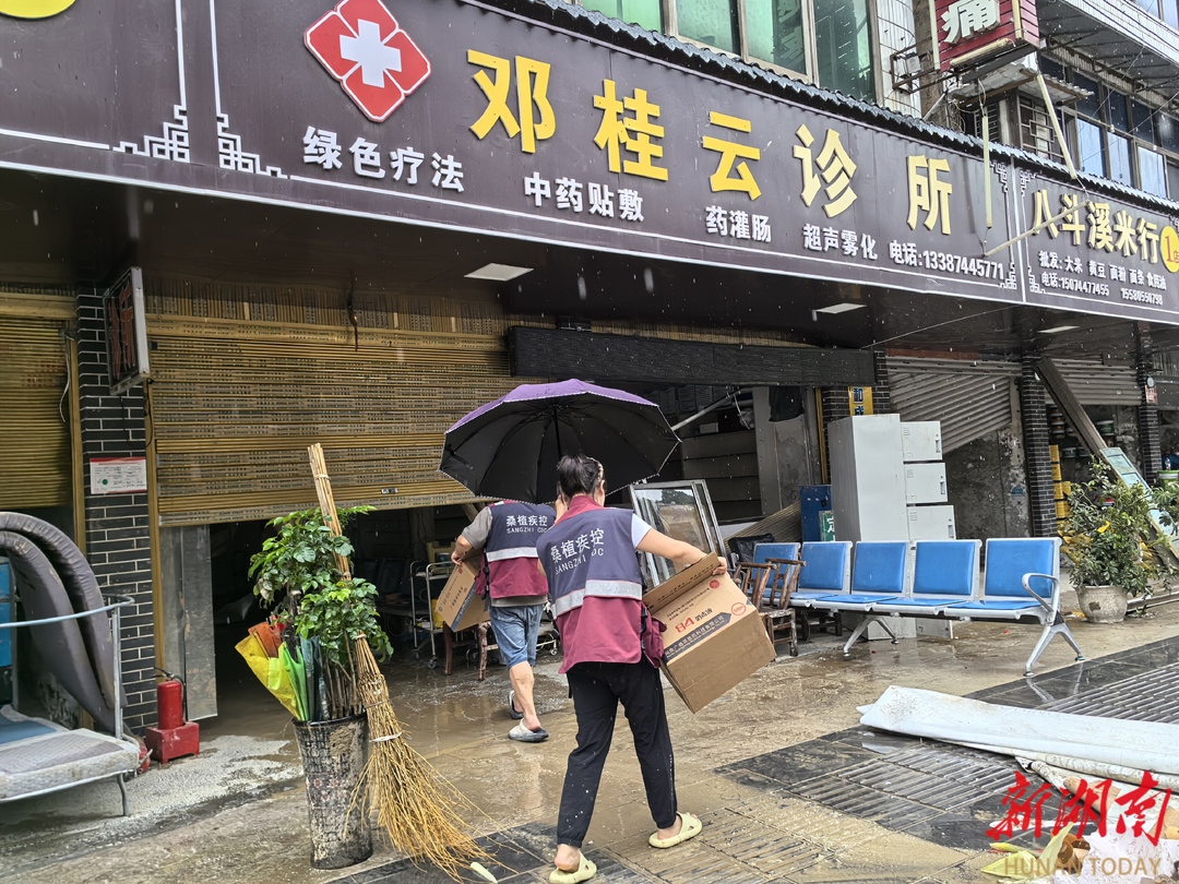 闻“汛”而动丨抗洪救灾战场上的“红马夹”