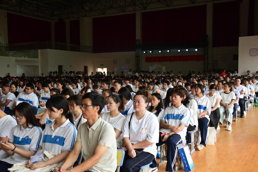 536名学子扬帆起航 长沙麓山国际昌济中学举行2025届高三毕业典礼暨成人礼