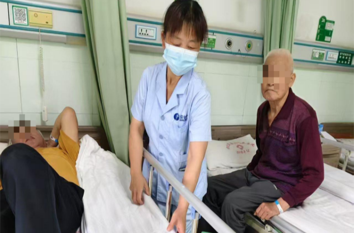 1700多人受益！懷化市中心醫(yī)院“無陪照護”服務(wù)開啟溫暖就醫(yī)新體驗
